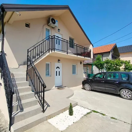 A1 - Airport Belgrade Apartment Esterno foto