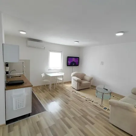 A1 - Airport Belgrade Apartment Esterno foto