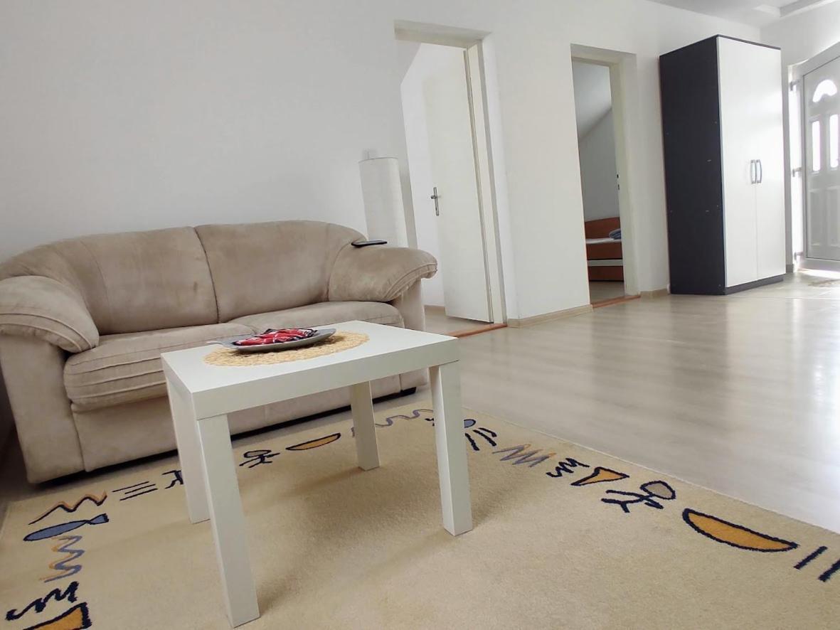 A1 - Airport Apartment