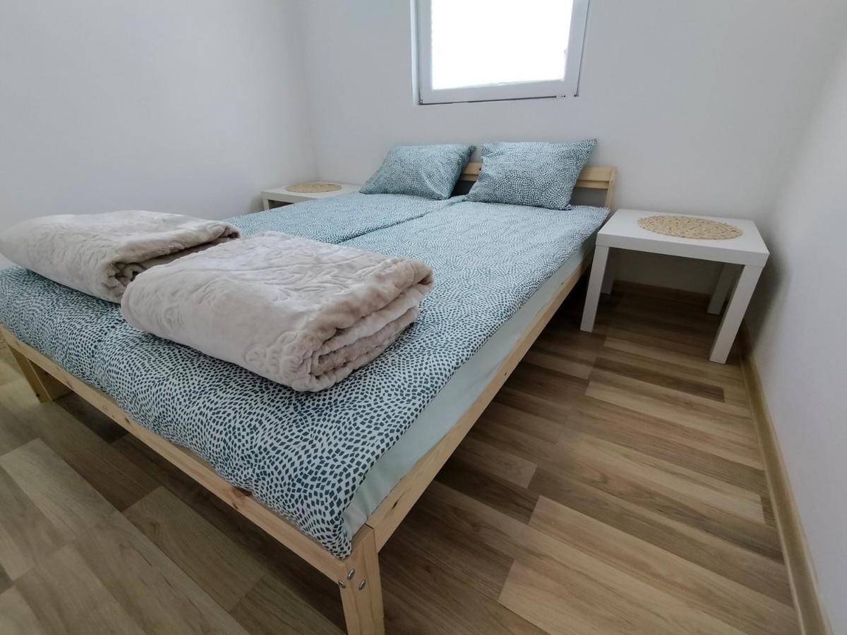 A1 - Airport Apartment *