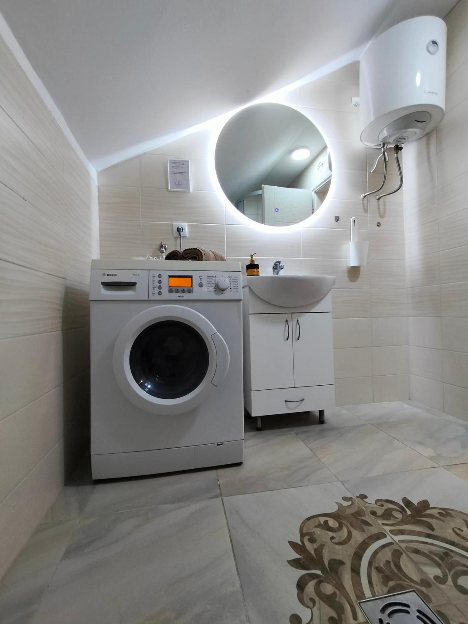 A1 - Airport Apartment *