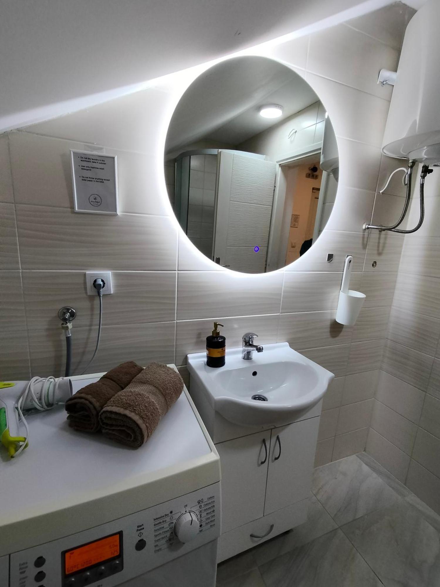 A1 - Airport Apartment