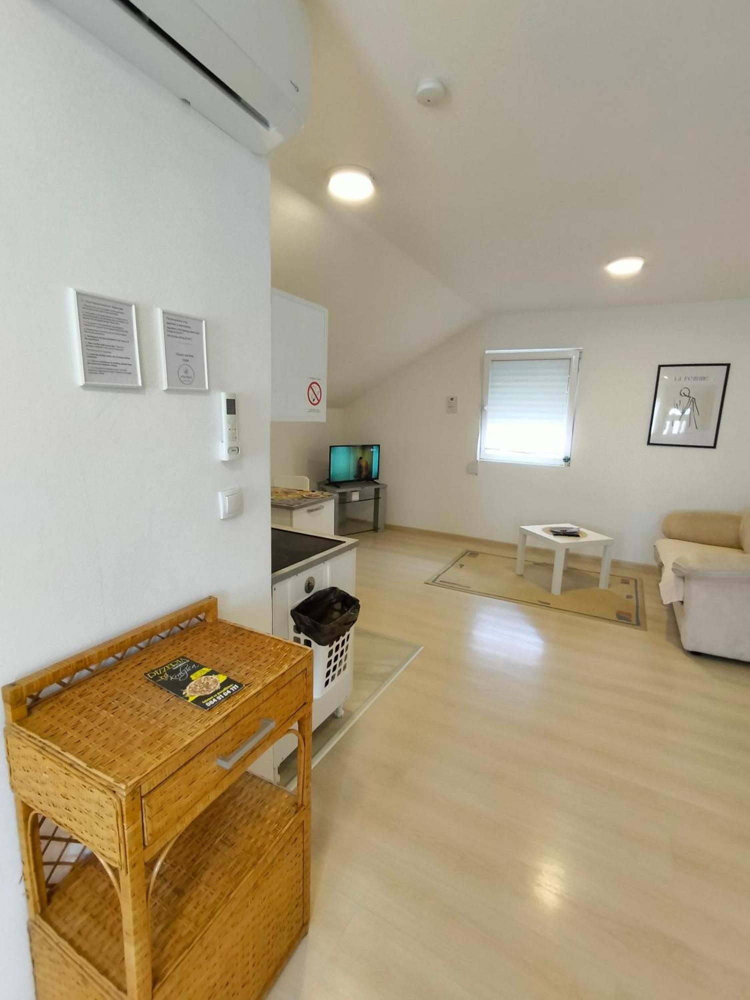 A1 - Airport Apartment *