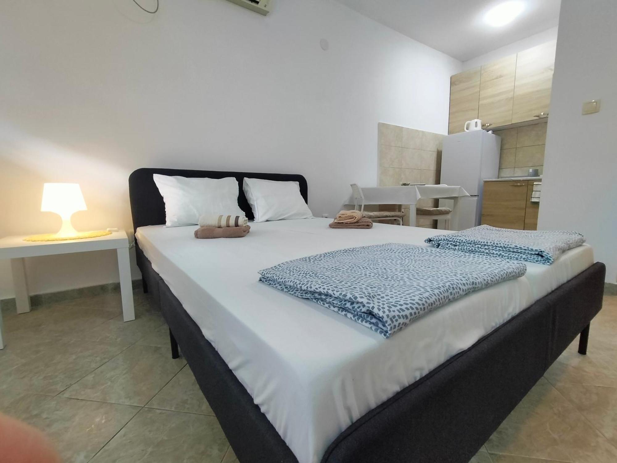 A1 - Airport Apartment *